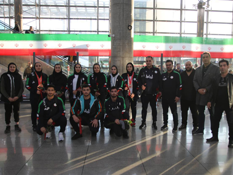 گزارش تصویری از ورود ملی‌پوشان وزنه‌برداری به ایران پس از حضور در مسابقات قهرمانی آسیا؛ازبکستان