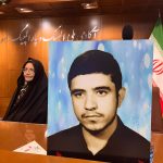 تقدیر از مادر شهید محمد مهدی فلاح در اختتامیه جشنواره استعدادیابی وزنه‌برداری