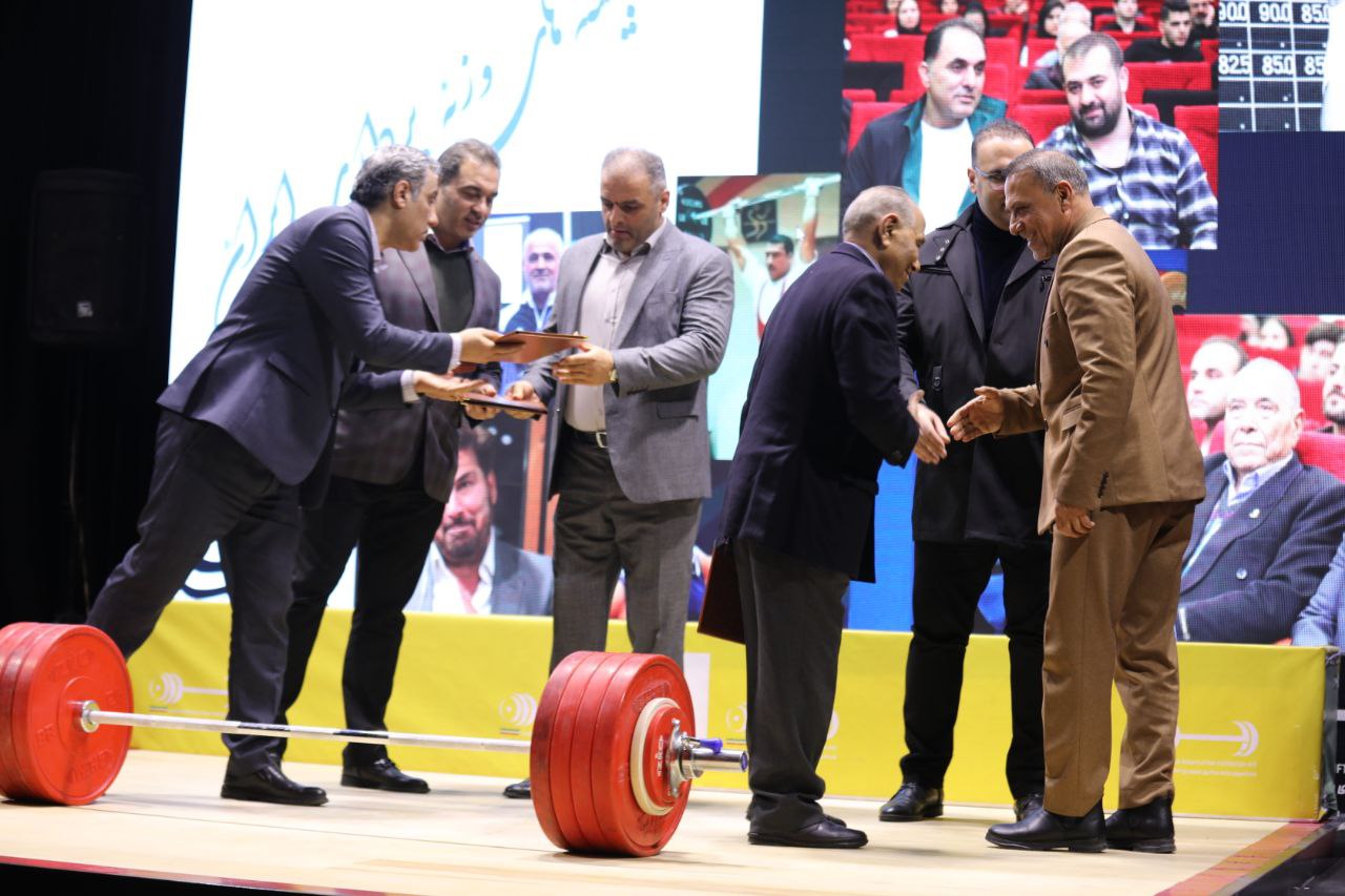 مراسم تجلیل از بزرگان (1)