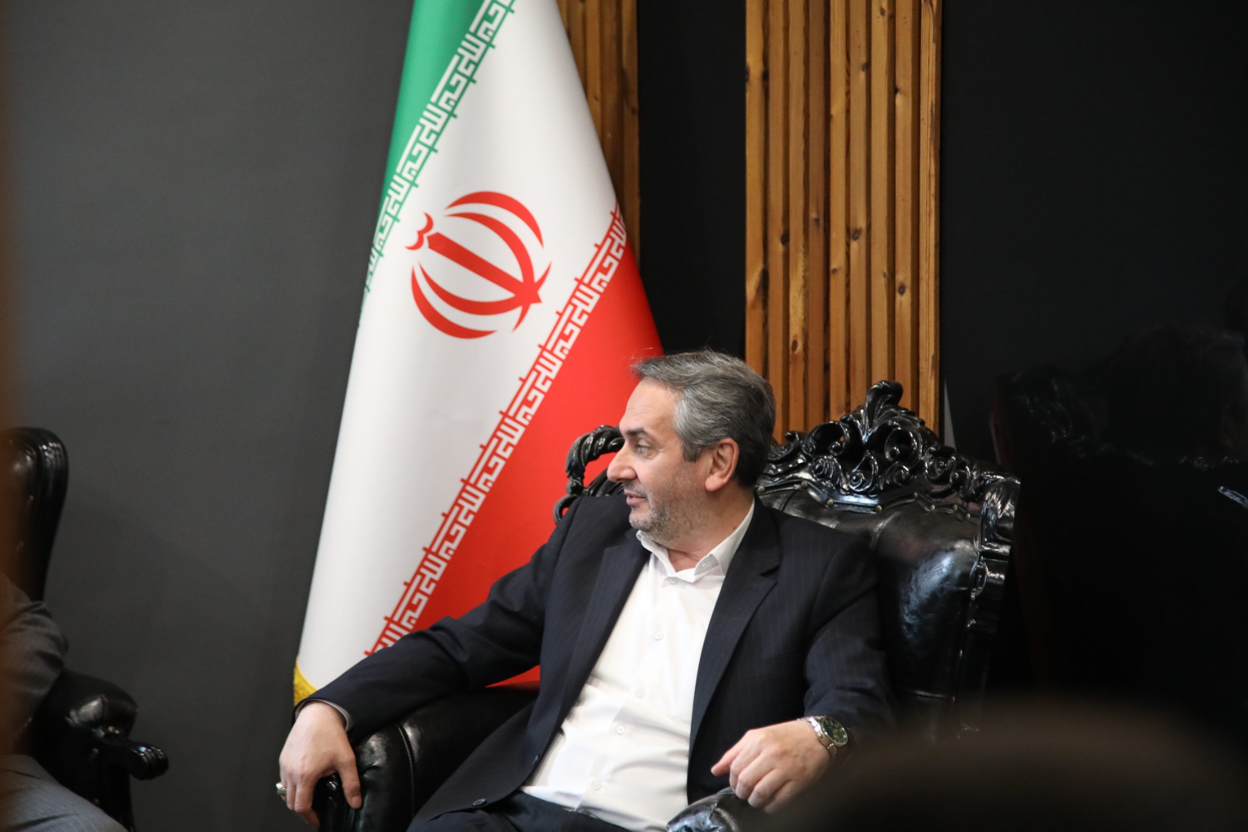 عکس شبنم روحی از وزنه برداران اردبیل با مسئولان اردبیل (10)