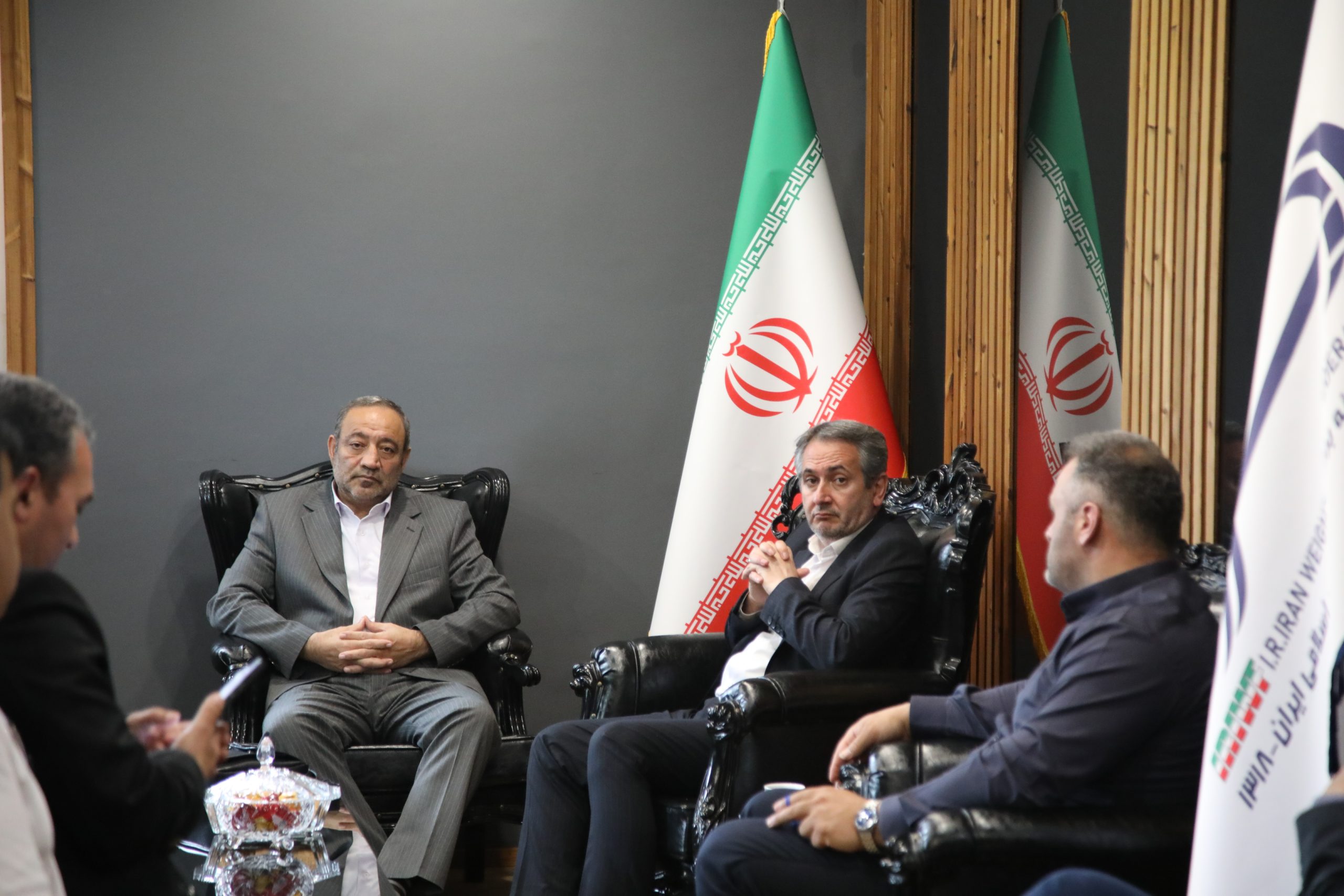 عکس شبنم روحی از وزنه برداران اردبیل با مسئولان اردبیل (12)