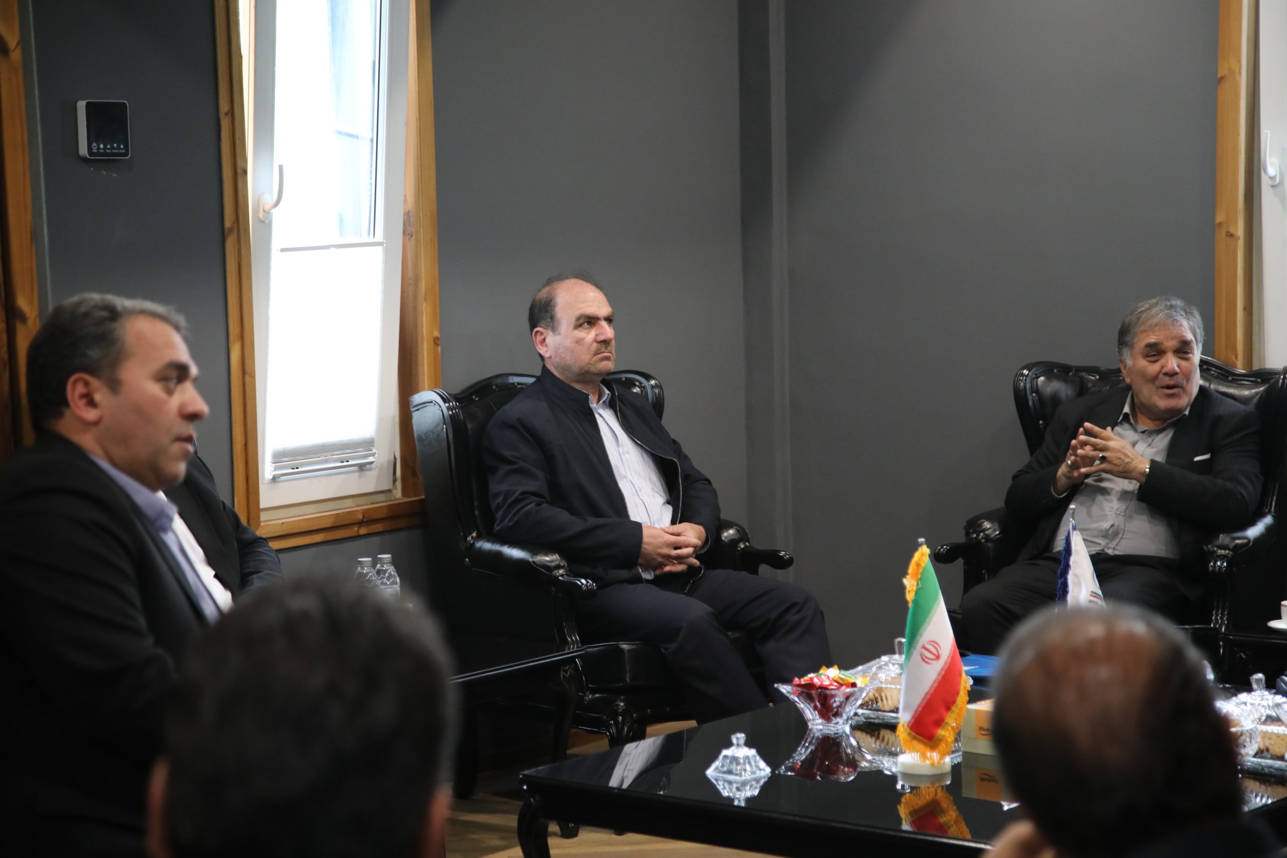 عکس شبنم روحی از وزنه برداران اردبیل با مسئولان اردبیل (15)