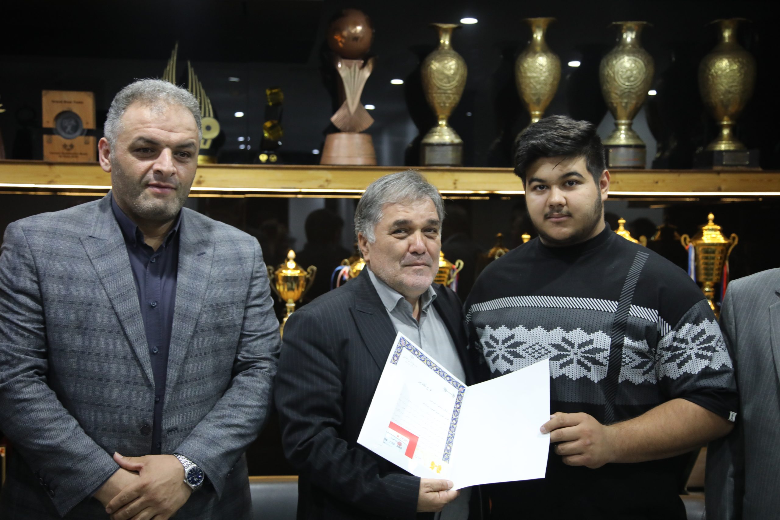 عکس شبنم روحی از وزنه برداران اردبیل با مسئولان اردبیل (28)