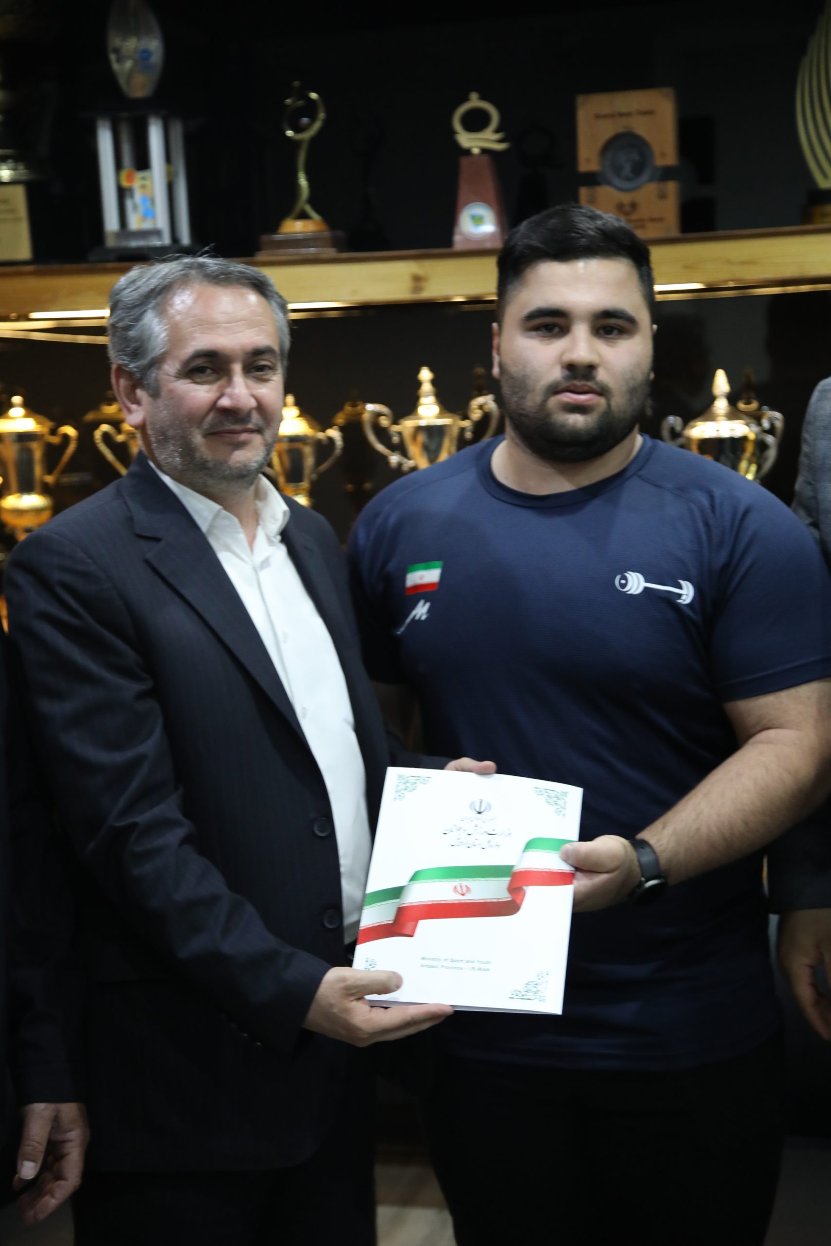 عکس شبنم روحی از وزنه برداران اردبیل با مسئولان اردبیل (29)