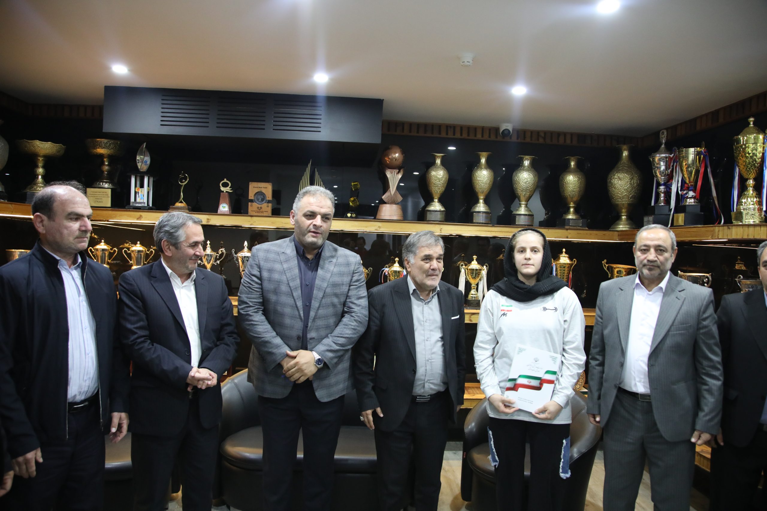 عکس شبنم روحی از وزنه برداران اردبیل با مسئولان اردبیل (30)