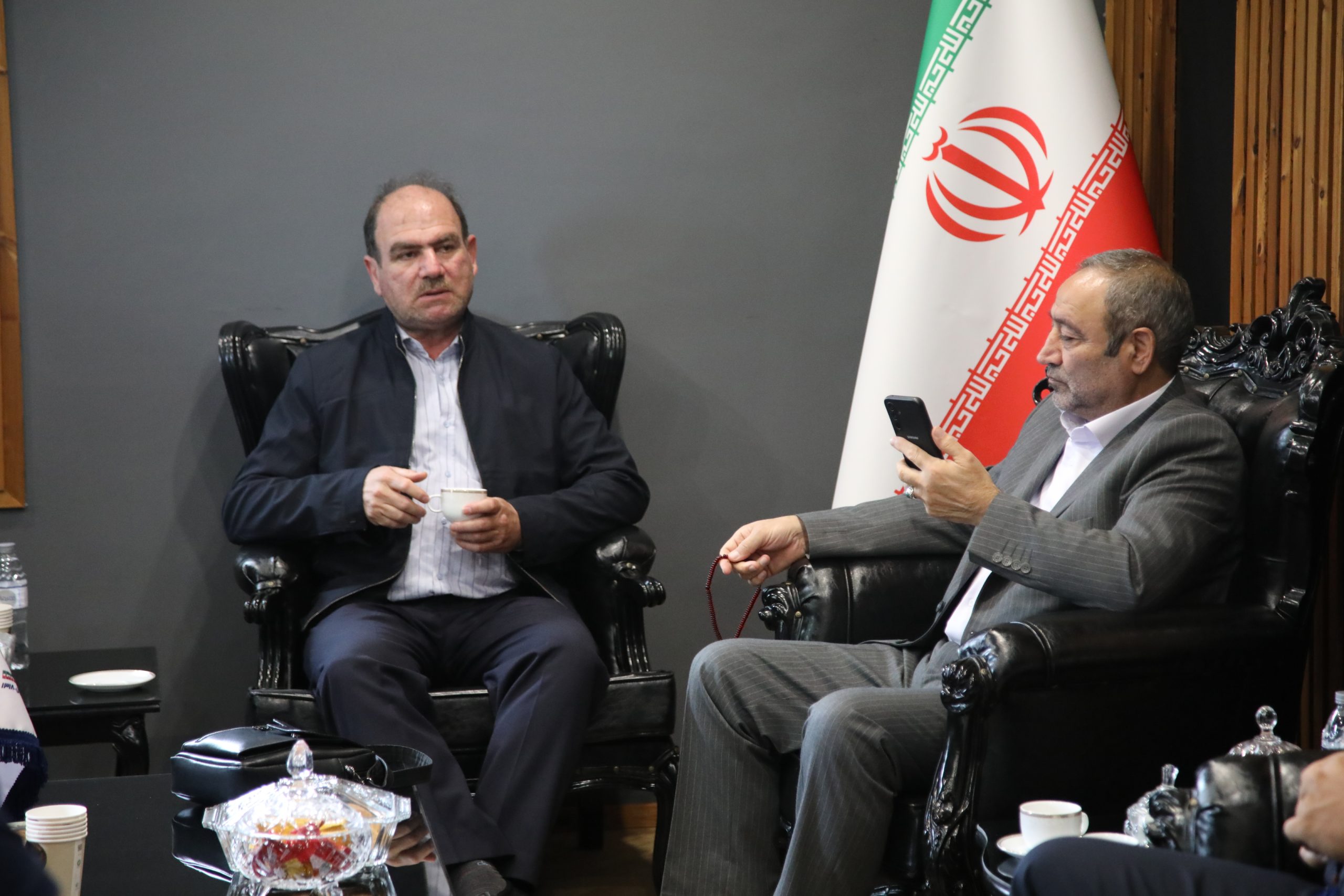 عکس شبنم روحی از وزنه برداران اردبیل با مسئولان اردبیل (34)