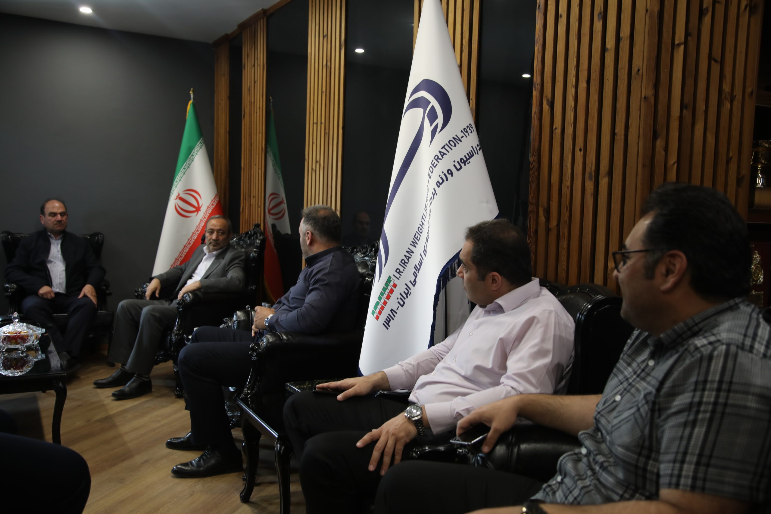 عکس شبنم روحی از وزنه برداران اردبیل با مسئولان اردبیل (35)