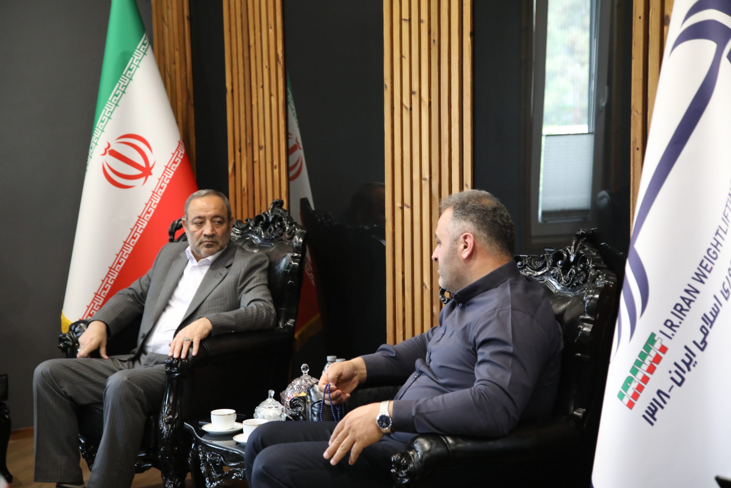 عکس شبنم روحی از وزنه برداران اردبیل با مسئولان اردبیل (39)
